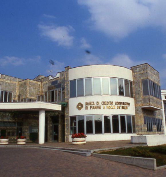 La sede della Bcc di Pianfei