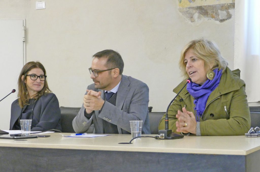Al tavolo da sinistra: la presidente Michela Giuggia, Alessandro Bollo e l'assessore regionale Antonella Parigi