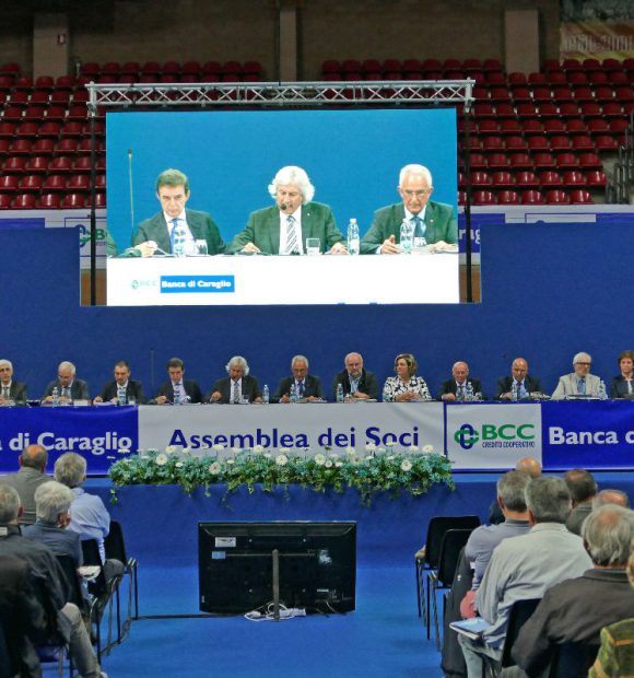 Un momento dell'assemblea della Banca di Caraglio