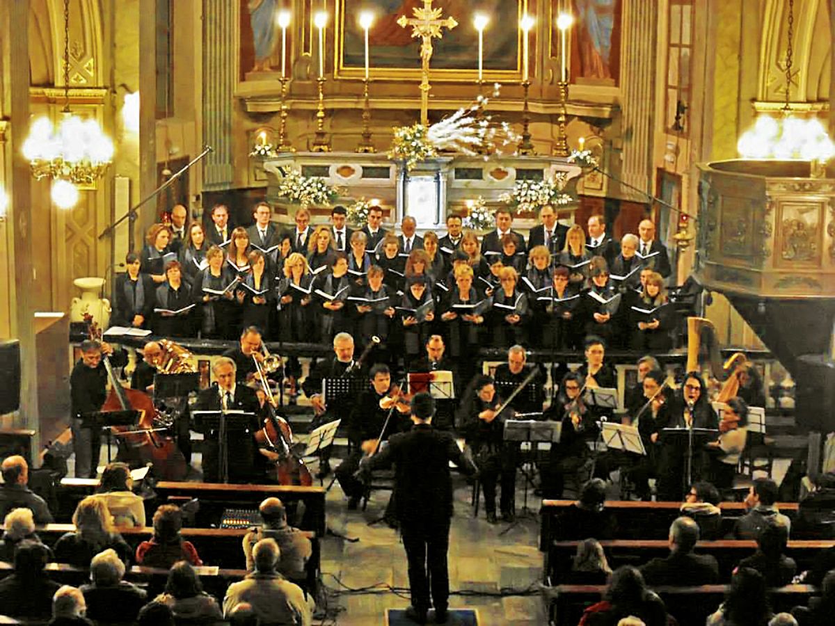 Il coro polifonico e l'orchestra 'Fidei Donum' i Roccavione