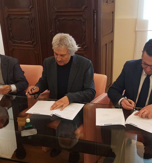 Paolo Mignone, Livio Tomatis e Luca Chiapella firmano il rinnovo della convenzione