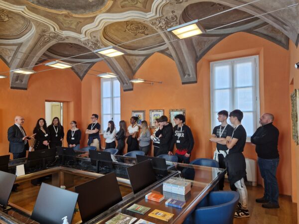 I partecipanti sono stati accolti nella Sala Soci dai vertici della Banca